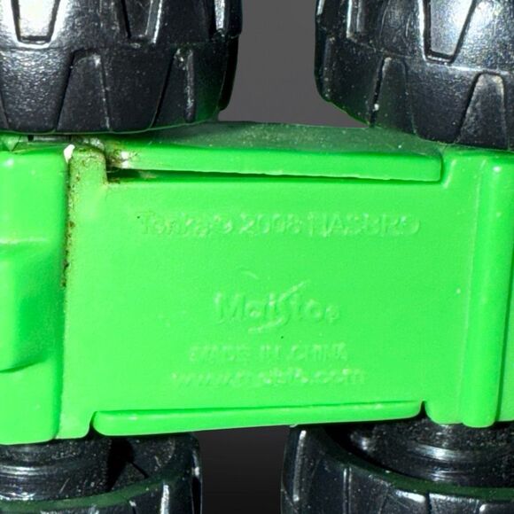 2008 Tonka Hasbro Mastio Larry Loader Green Plastic Yellow Construction Hat A7 - Picture 7 of 8